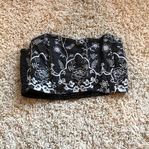 Crop top in size small form forever 21. Great condition, never worn.